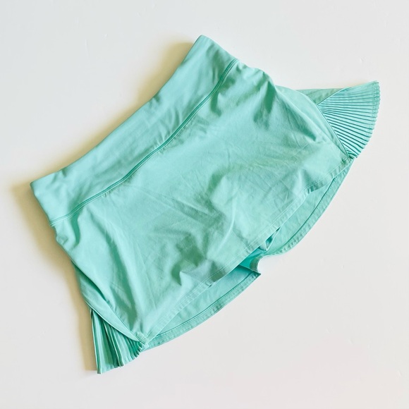 Lululemon SIZE 6 Play Off The Pleats in Washed Marsh